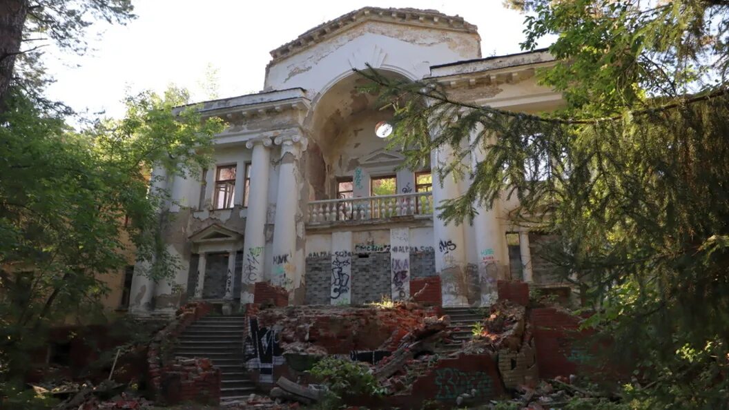 Заброшенный санаторий новосибирск. Речкуновка новосибирск архитектура. Речкуновский санаторий заброшенный. Речкуновка санаторий новосибирск. Речкуновка санаторий новосибирск.