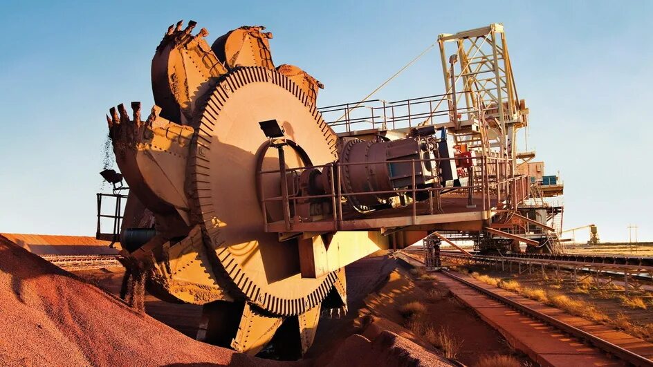 Liebherr t282b. Роторный экскаватор баггер 288. Горнодобывающая промышленность панамы. Шубарколь. Машина добывающая уголь.