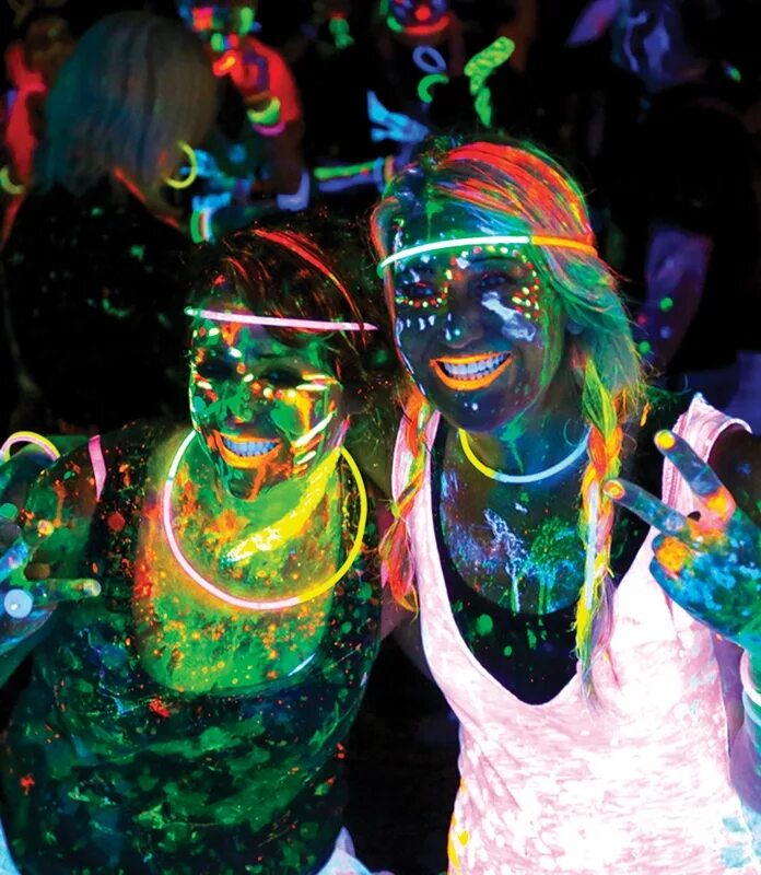 Неоновая новогодняя вечеринка. Неоновая вечеринка для детей. Тусовка в неоне. Неоновый образ на вечеринку. Неоновая вечеринка.