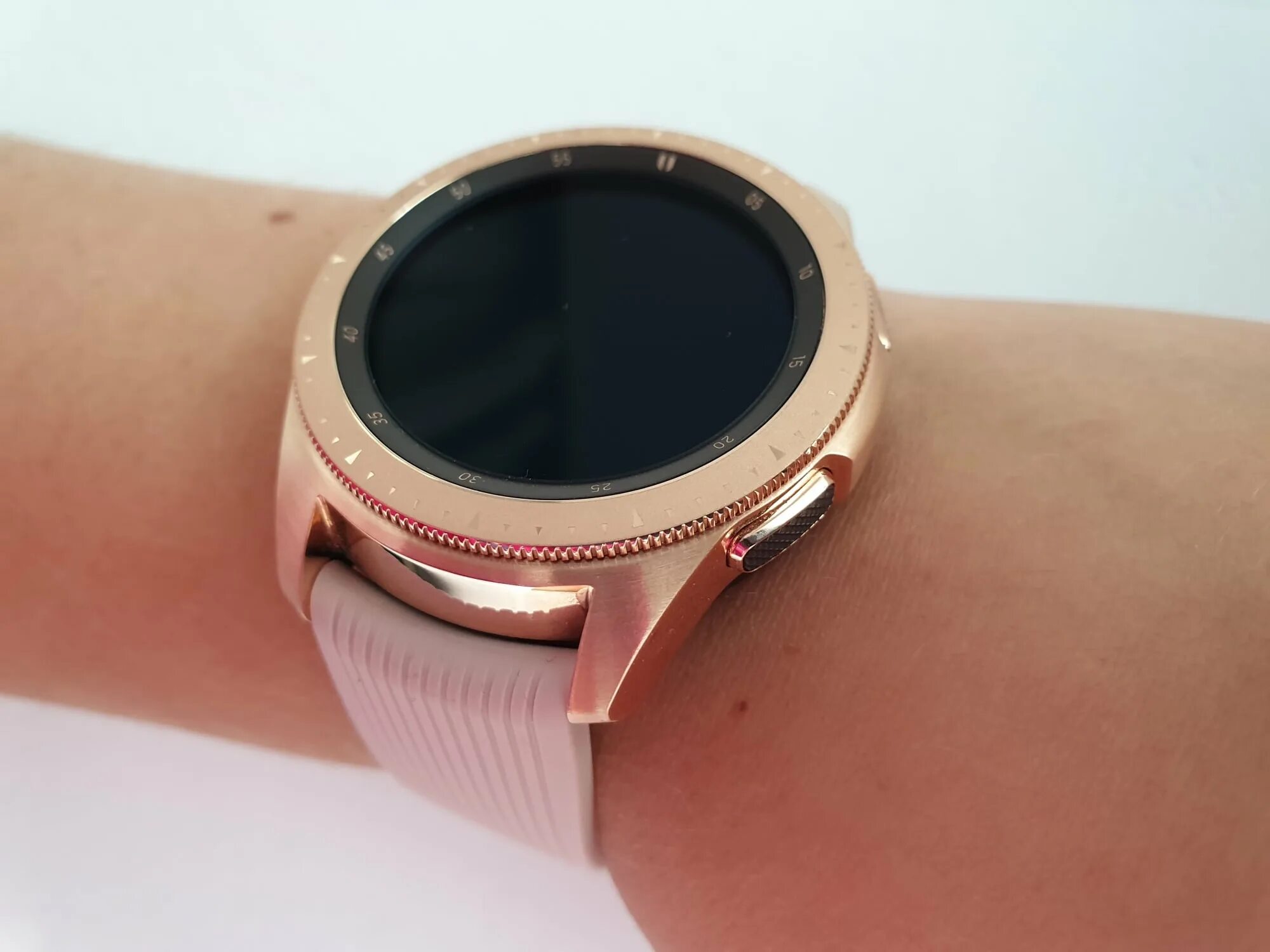 Часы samsung 42mm. Samsung Galaxy watch 42mm Rose Gold. Samsung watch 42mm. Samsung Gear s3 42 mm Rose. Самсунг вотч 3 женские.