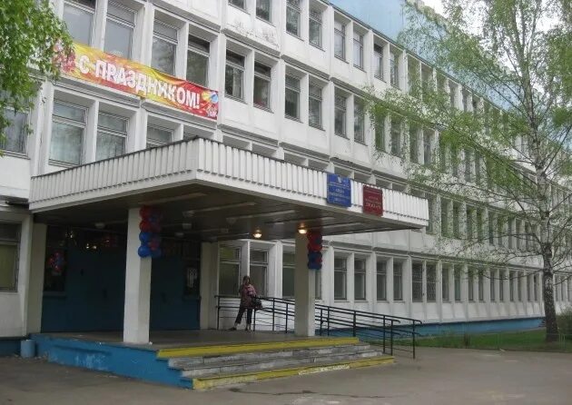 Школа им молдагуловой. Школа 402 алии молдагуловой герб школы. Школа 1512 алии молдагуловой. Школа 1512. Школа им молдагуловой.