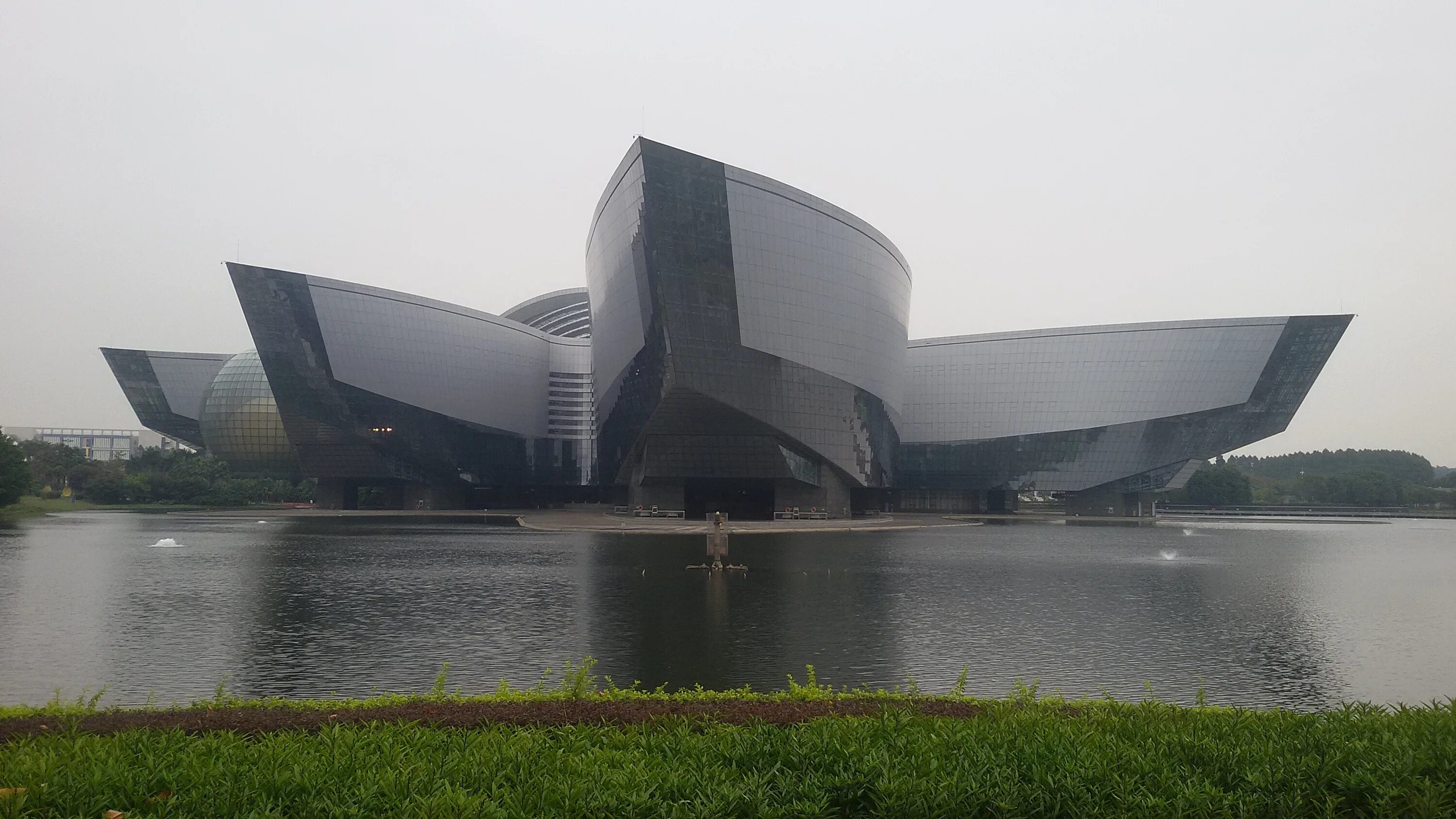 Guangdong science center гуанчжоу. Шанхай музей науки и техники. Заха хадид архитектор. Научно исследовательский центр архитектура. Музей провинции гуандун.