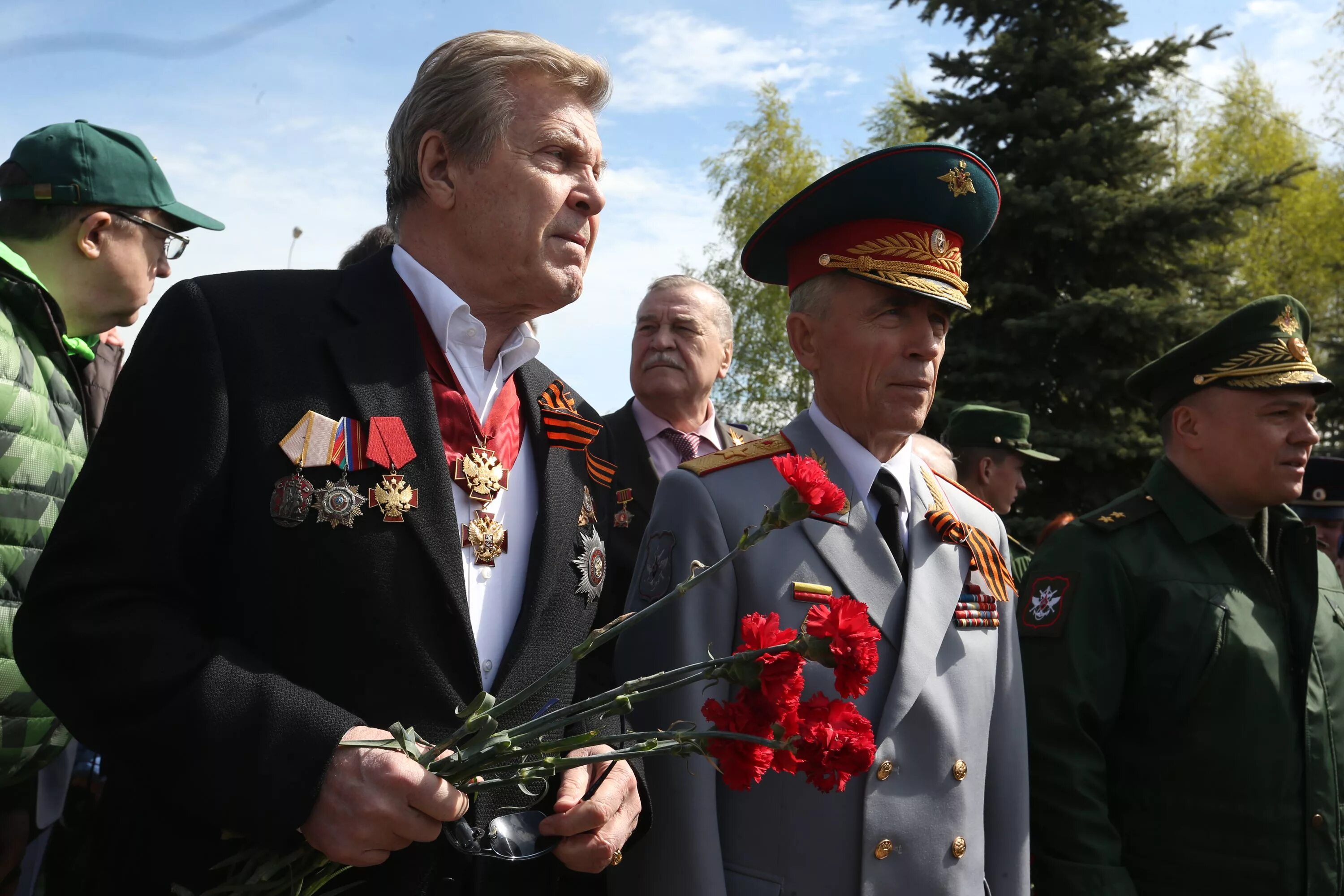 Лещенко день победы видео. Лещенко день Победы. Лев Лещенко день Победы. День Победы л. День Победы в исполнении Льва Лещенко.