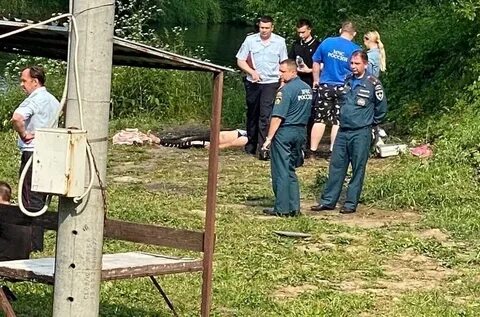 Юра решил срезать путь через дворы