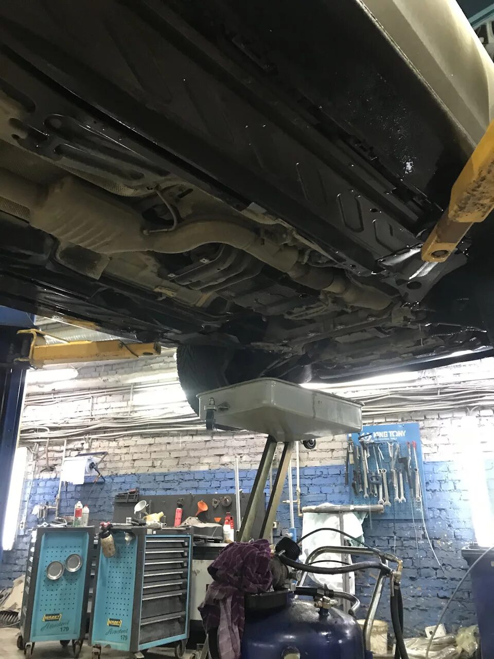 Масло glc. Масло в коробку glc. замена масла в коробке мерседес glc250b. замена масла двигатель glc 2019. glc 250 снятие акпп 725.