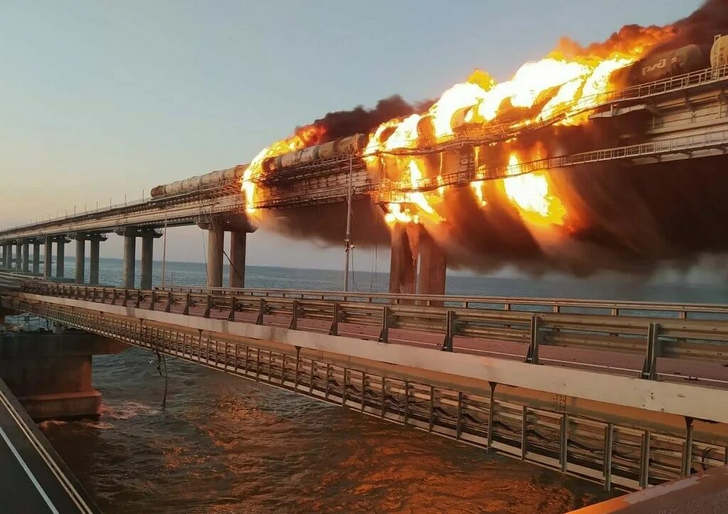Крымский мост взорвали 2022. Керченский мост взорван. Крымский мост 8 октября 2022. Взрыв на Крымском мосту 2022.