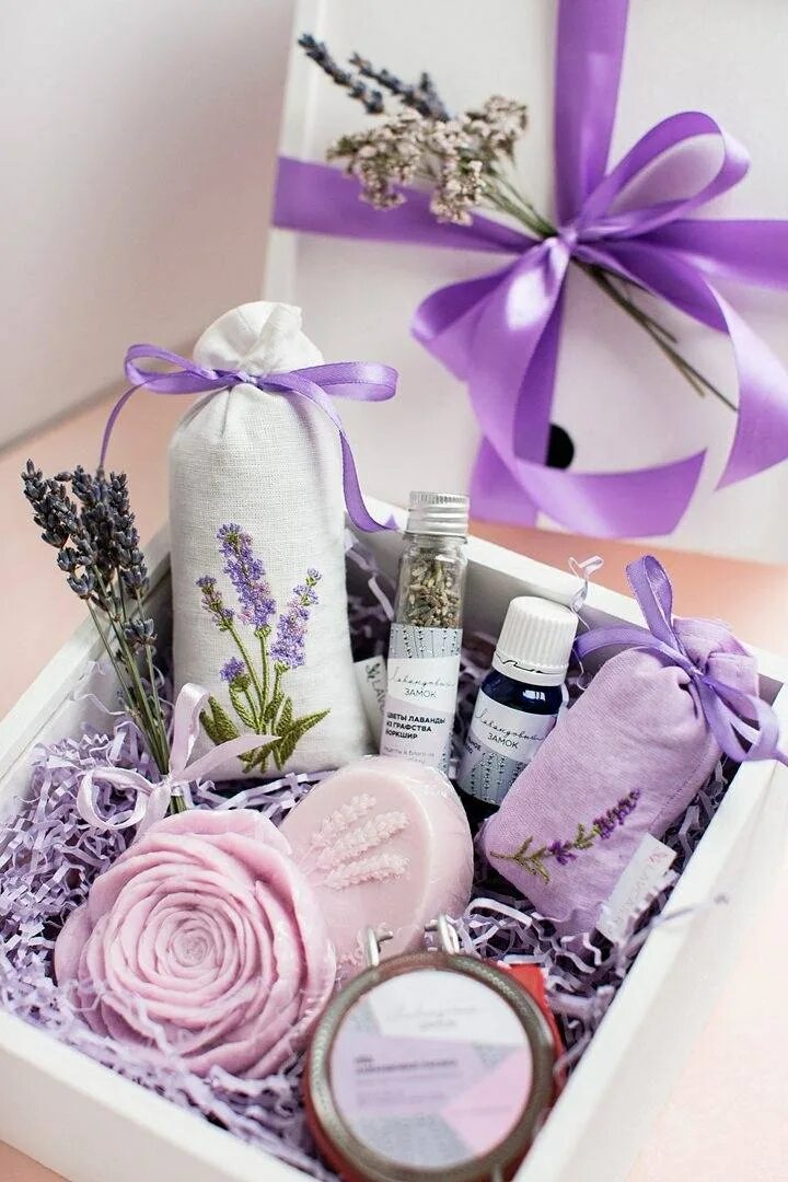 Подарочный набор аксессуаров. Подарочный набор. подарок косметика. подарочный набор косметики. подарочный набор для девушки косметический.