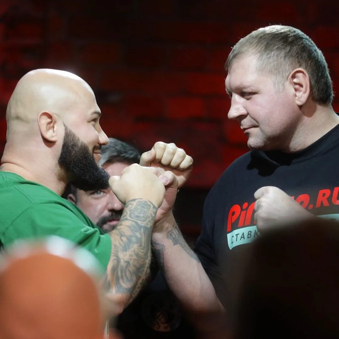 Емельяненко дата время боя. Александр емельяненко джиган. александр емельяненко и джиган бой. джиган емельяненко. джиган емельяненко бой.