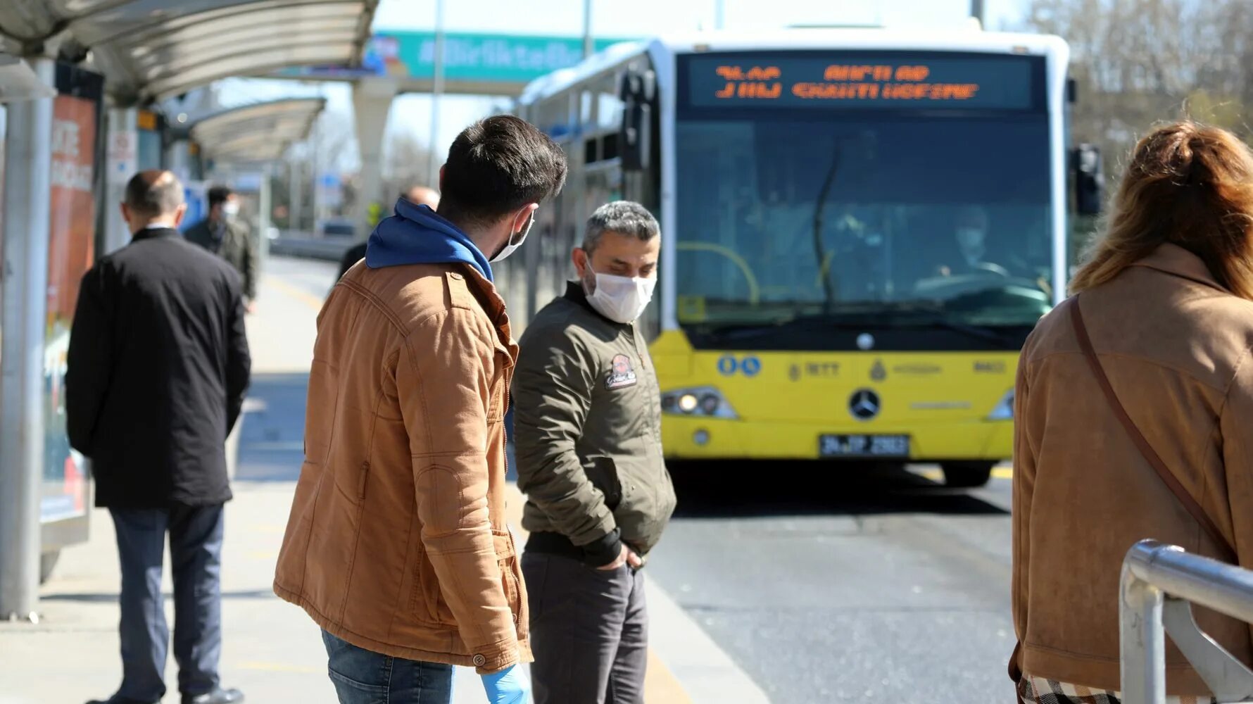 Остановки метробуса в Стамбуле. Общественный транспорт в Стамбуле для туристов 2022.