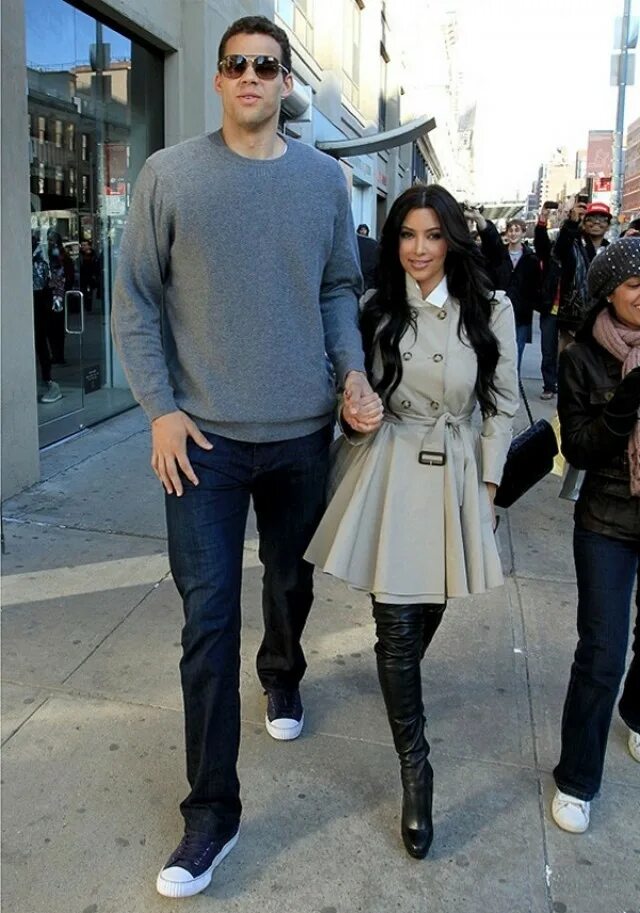 Высокий мужчина. Невысокие девушки. Звездные пары. Разница 40 см