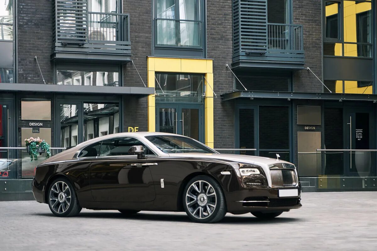 Роллс ройс россия. Rolls Royce Wraith Москва. Rolls Royce Wraith 2022. Роллс Ройс Wraith 2023. Rolls Royce Wraith 2018.