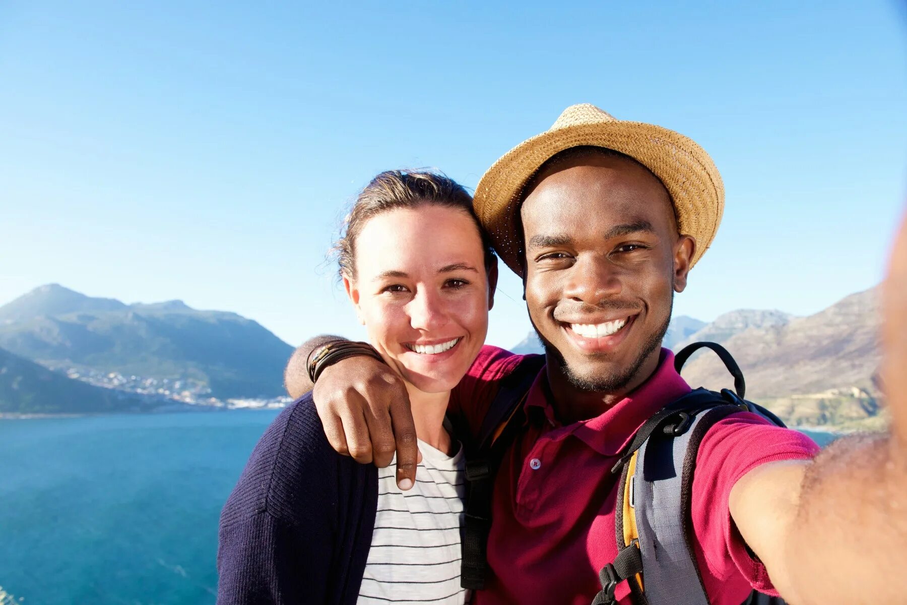 Help travel. Help travel. Пешеходный туризм. Селфи на отдыхе. Help travel.