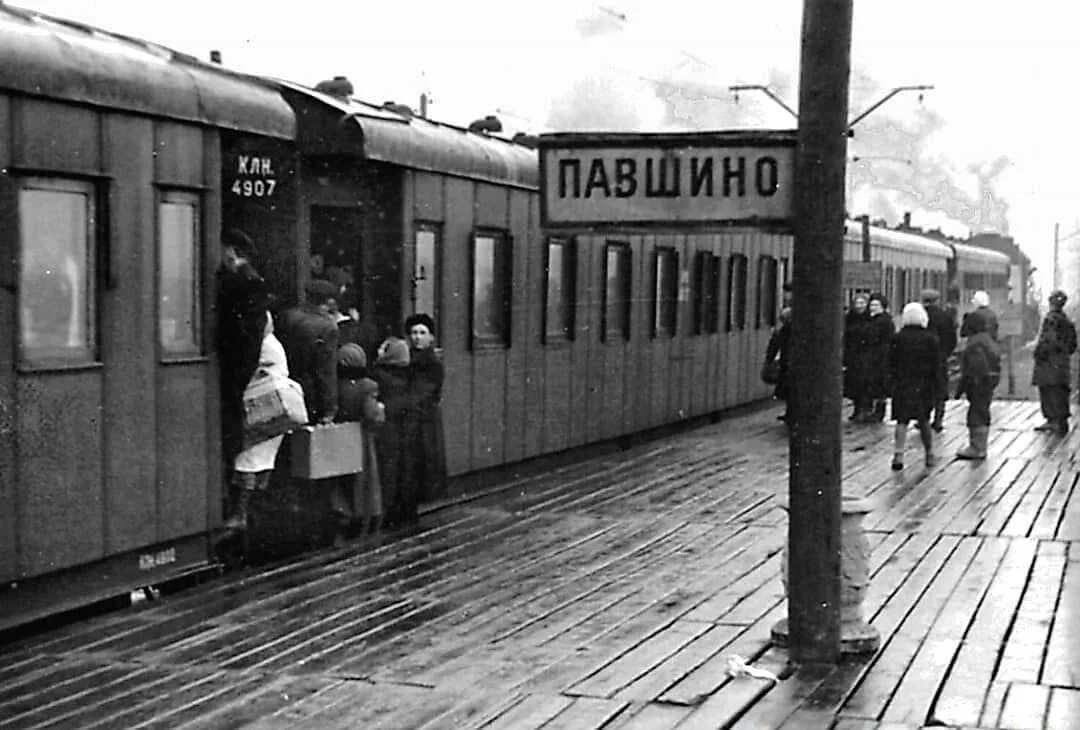 Электричка павшино красногорская. Красногорск станция павшино 90 е годы. станция павшино красногорск старые. красногорск жд станция павшино. красногорск станция павшино ссср.