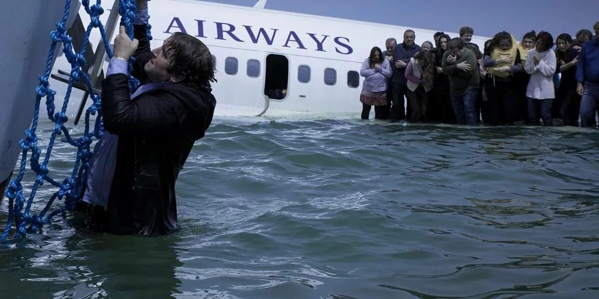 Самолет падает в воду. Чудо на Гудзоне 2009. Посадка а320 на Гудзон. Самолёт на Гудзоне 2009. Крушение а320 в Гудзоне.