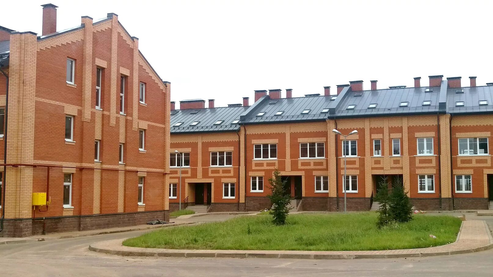 Квартал таунхаусов вяземское. Николо хованское таунхаусы. Вяземское поселение. Поселок вяземское таунхаусы. Поселок вяземское таунхаусы.