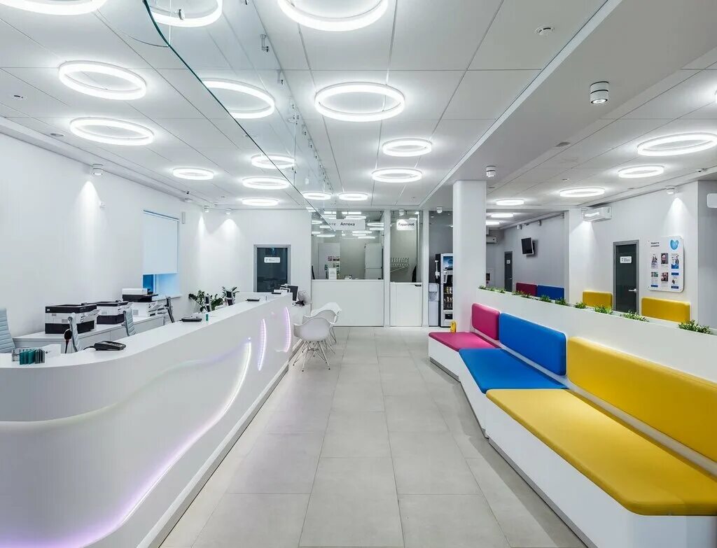 интерьер медицинской клиники. ресепшен холл медицинский центр. интерьер стоматологической клиники. частная клиника. интерьер клиники.