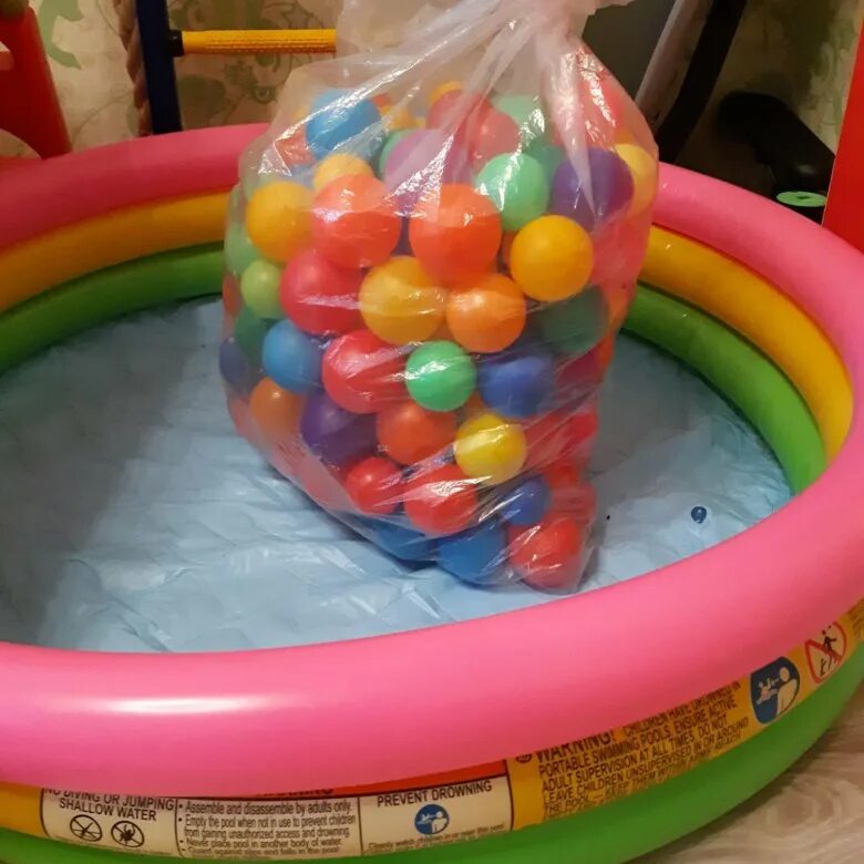 Игрушка где шарики. Бассейн с шариками. Надувной бассейн с шариками. Надувной бассейн с шарами для малышей. Бассейн с шариками для детей большой.