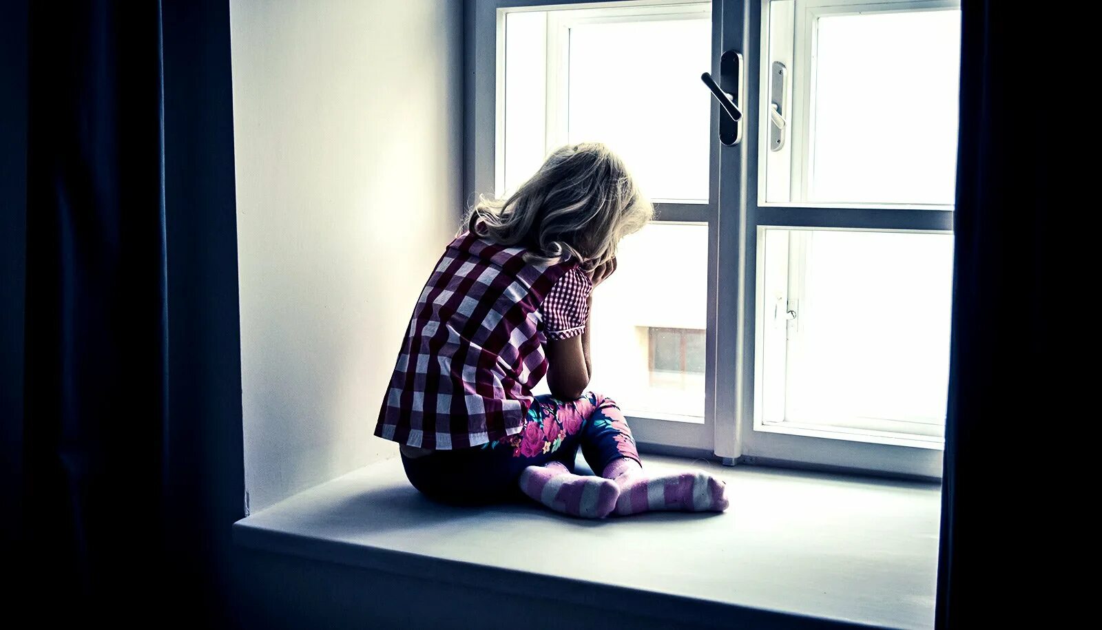 Одинокая 11. Одинокая 11. Одиночество женщины. Одинокий человек. Девушка грустит.