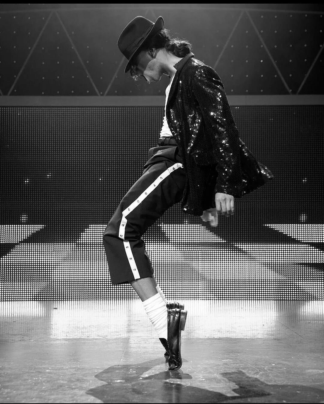 Майкл джексон лунная походка. Майкл джексон лунная походка. Танец джексона. Джексон лунная походка. Танец джексона.