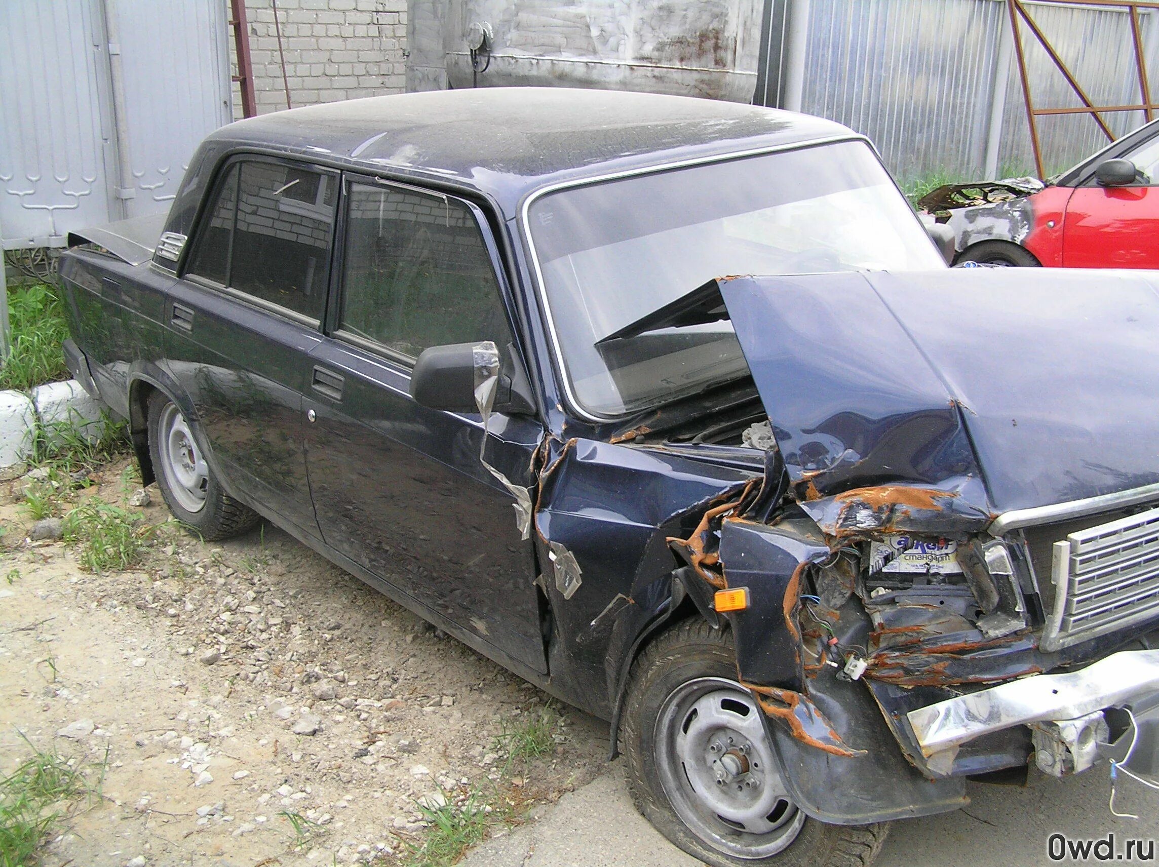 ваз 2107 зеленая битая. ваз 2107 черная битая. ваз 2107 битый. ваз 2107 битый спереди. битый ваз 2105.