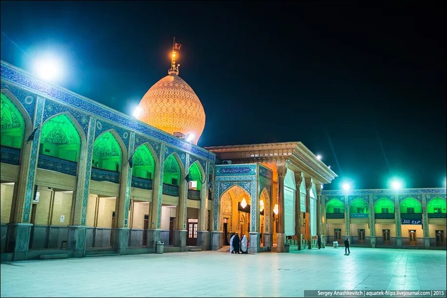 Шираз хрустальная мечеть. Мавзолей шах-черах иран. Шах шираз. Иран шираз зеркальная мечеть. Иран шираз зеркальная мечеть.