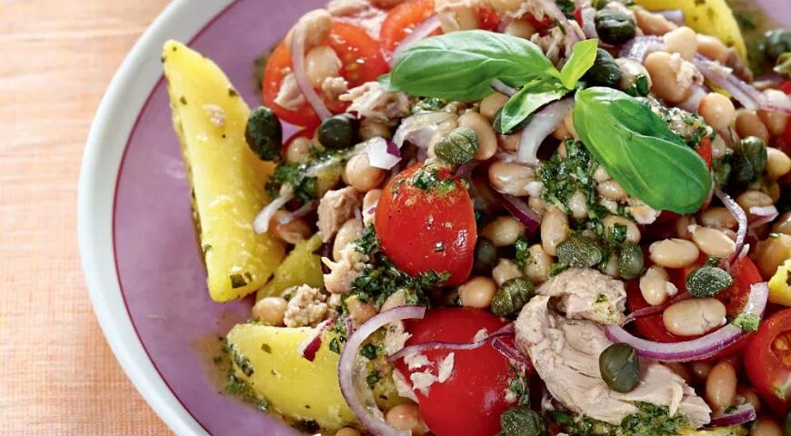 Картошка с тунцом консервированным. Салат с тунцом и фасолью. салат из белой фасоли. салат с тунцом и белой фасолью. салат с тунцом и фасолью красной консервированной.