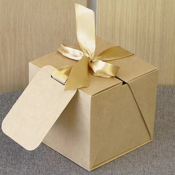 Картонная коробка для подарка. Коробочки для упаковки. Коробка упаковка для подарка. Кордонная подарочная коробка.
