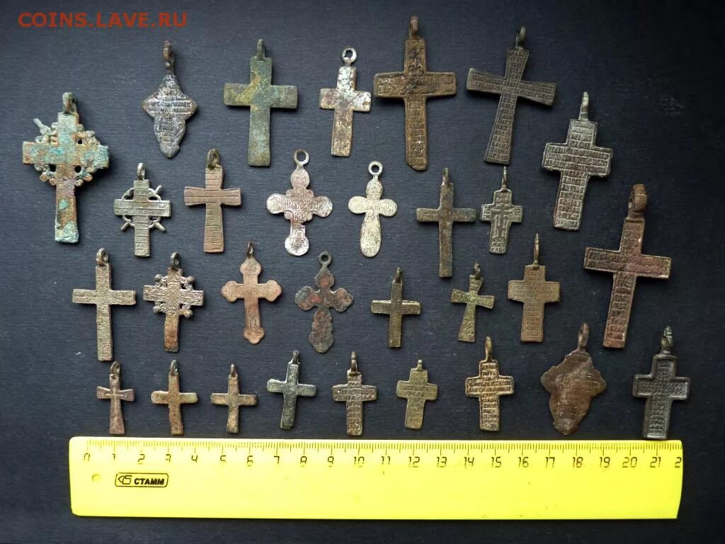 Крестик с распятием и стразами. Греческий православный крест. Крест 30. Христианство крест. Крест православный могильный деревянный.