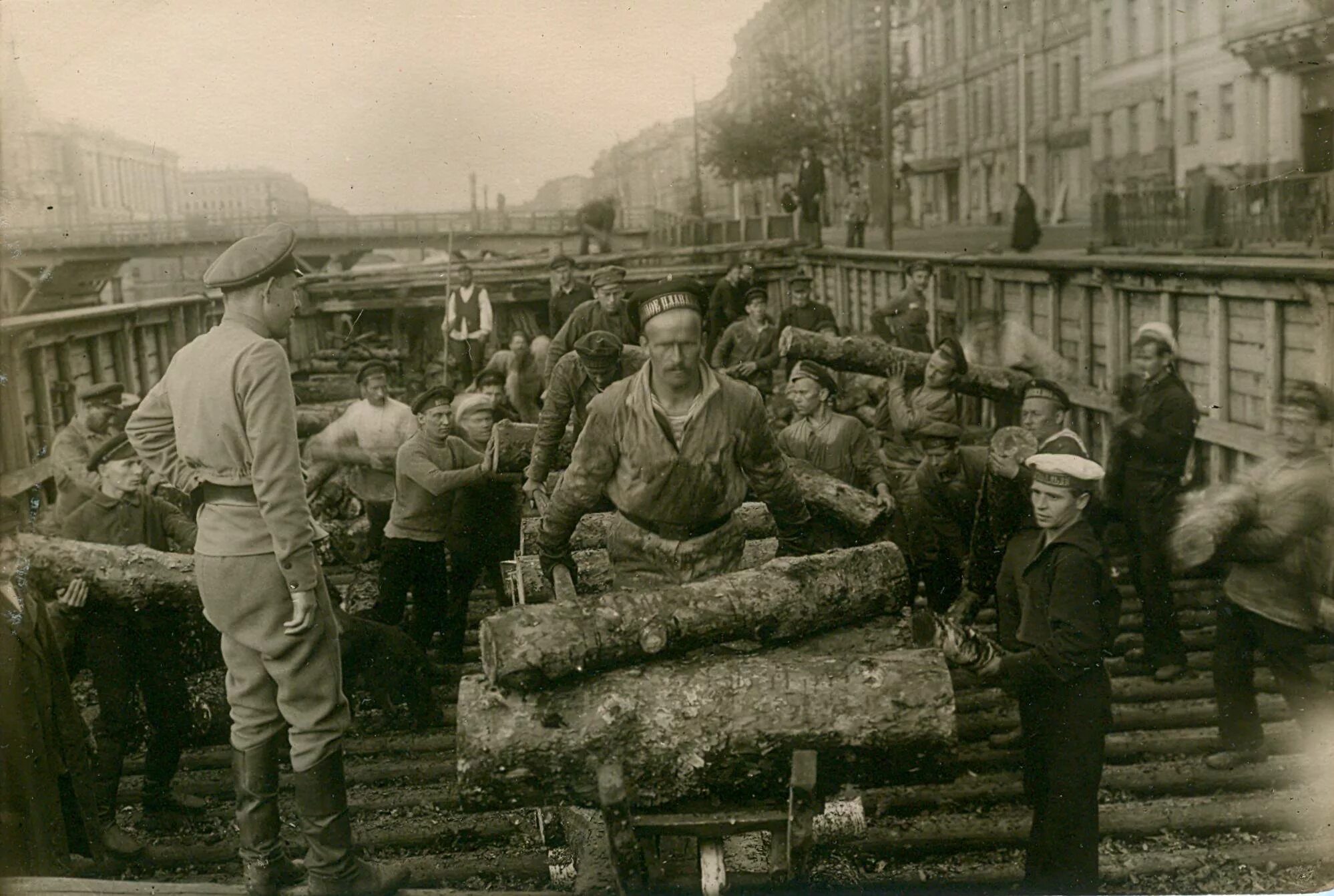 Жизнь после революции 1917. Петроград 1919г. петроград 1917 разруха. петроград 1920 год. петроград 1919 год.
