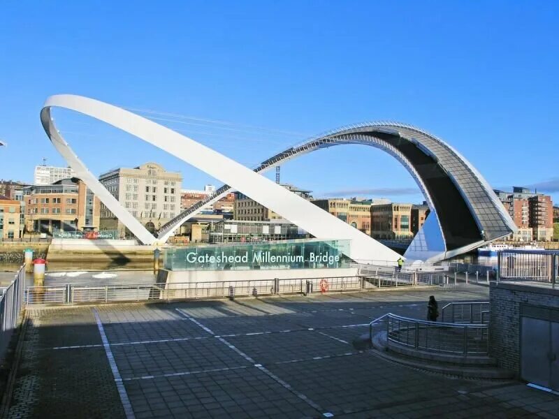 Что такое миллениум. Мост тысячелетия (Gateshead Millennium Bridge). Мост Миллениум Лондон Гейтсхед. Мост Миллениум, Гейтсхед, 2001. Мост через тайн (Гейтсхед).