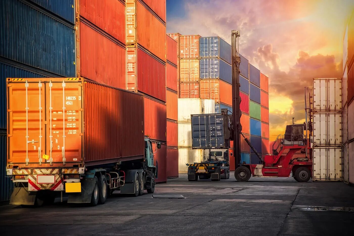 Logistics container