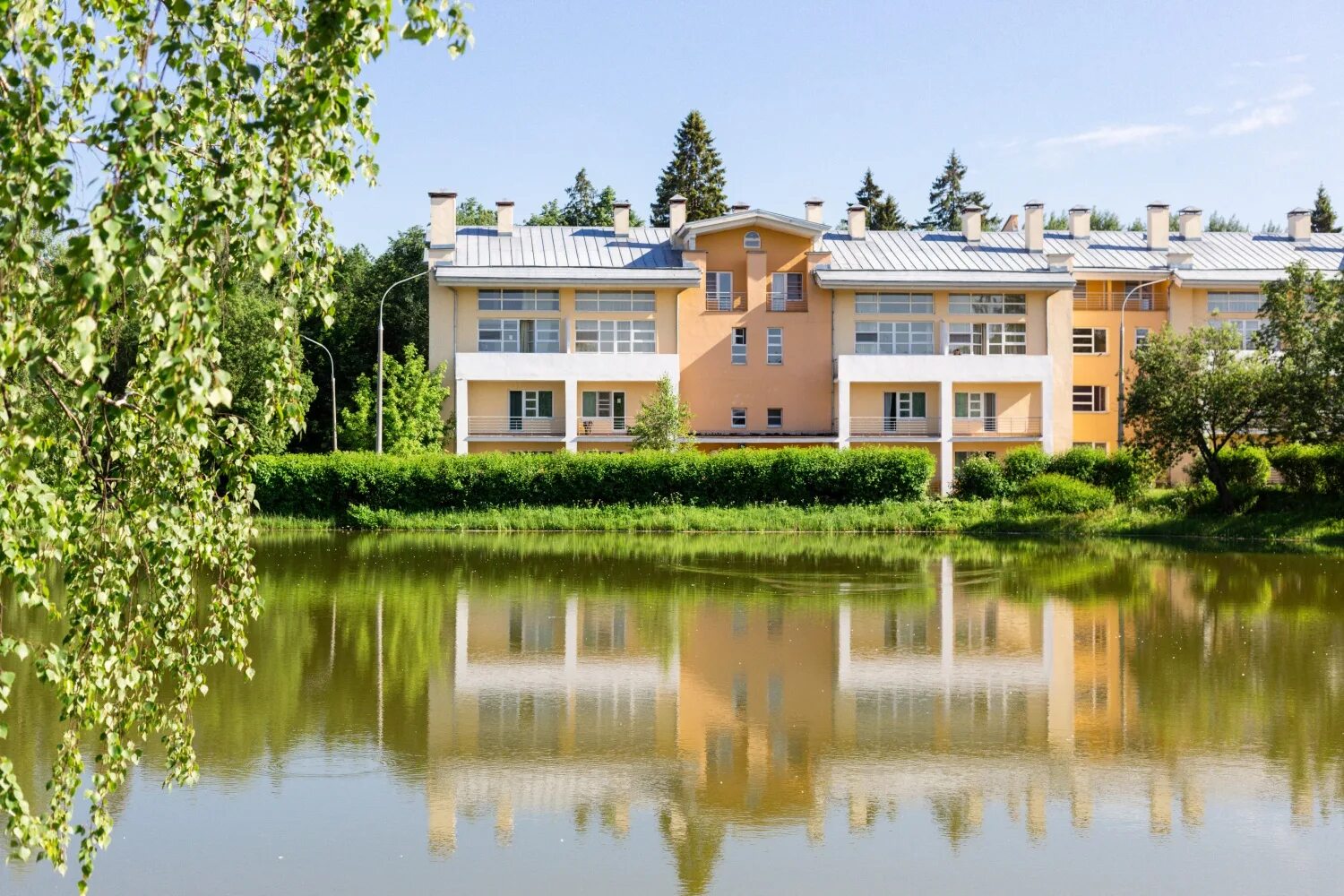 Биологический загородный. Тропикана парк отель Солнечногорск. Тропикана парк отель Брехово. Загородный отель Тропикана парк в Брехово. Парк отель Тропикана парк в Подмосковье.