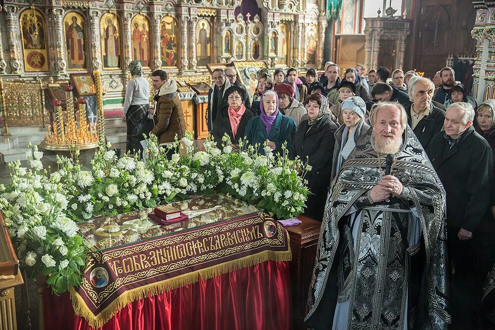 Вечерня с выносом плащаницы сколько по времени. Великая вечерня. вынос плащаницы. погребение плащаницы спасителя. вечерня с выносом плащаницы. вечерня с чином выноса плащаницы..