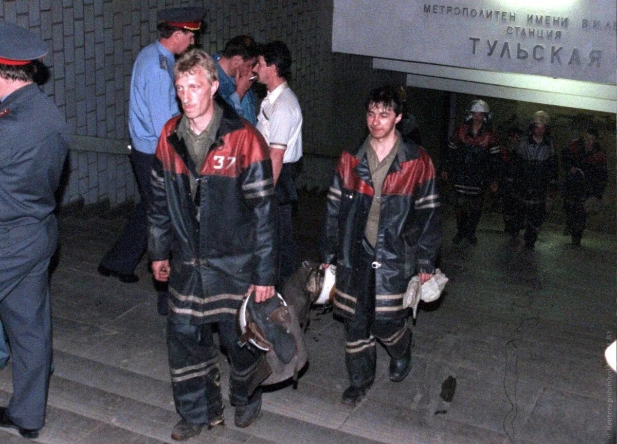 11.04 2011. Взрыв в Московском метрополитене (1996). Взрыв в Московском метро 1996. Взрыв в Московском метрополитене в 1996 году. 1996 Год 11 июня теракт на Московском метрополитене.