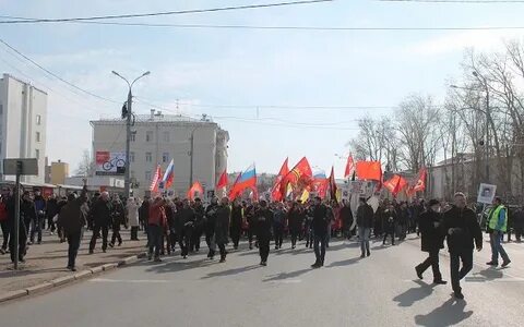 Колонна демонстрантов