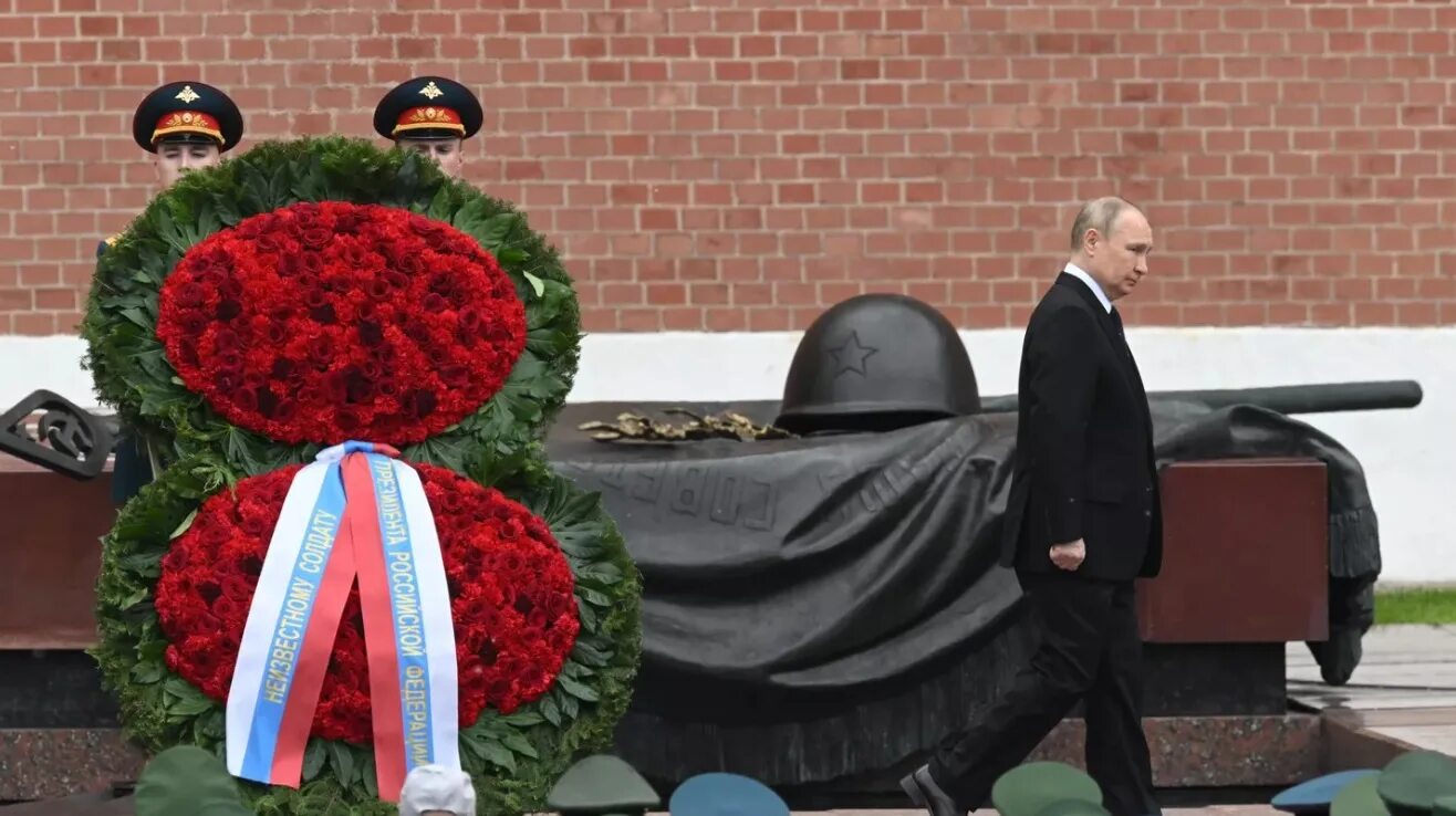 Прошло возложение цветов 22 июня