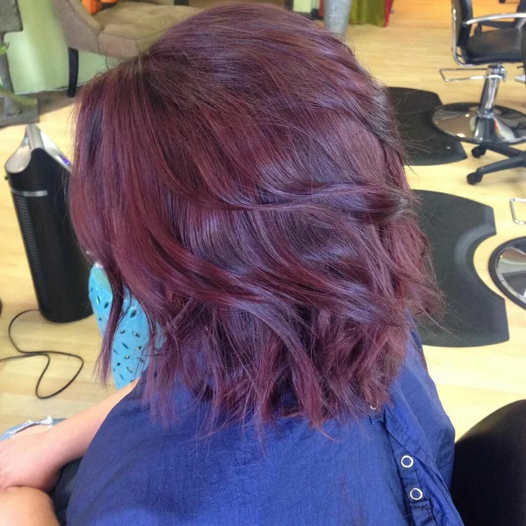 Рыже фиолетовые волосы. Фиолетовые волосы. Фиолетовый рыжий какой цвет. Окрашивание рыжий с фиолетовым. Краска для волос бордо бургунди.