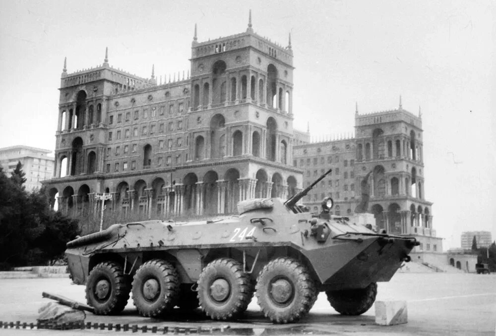 Январь 1990 года ввод войск. Ввод войск в баку в январе 1990. Танки в баку 1990. Баку в январе 1990. 20 января 1990 года в баку черный январь.