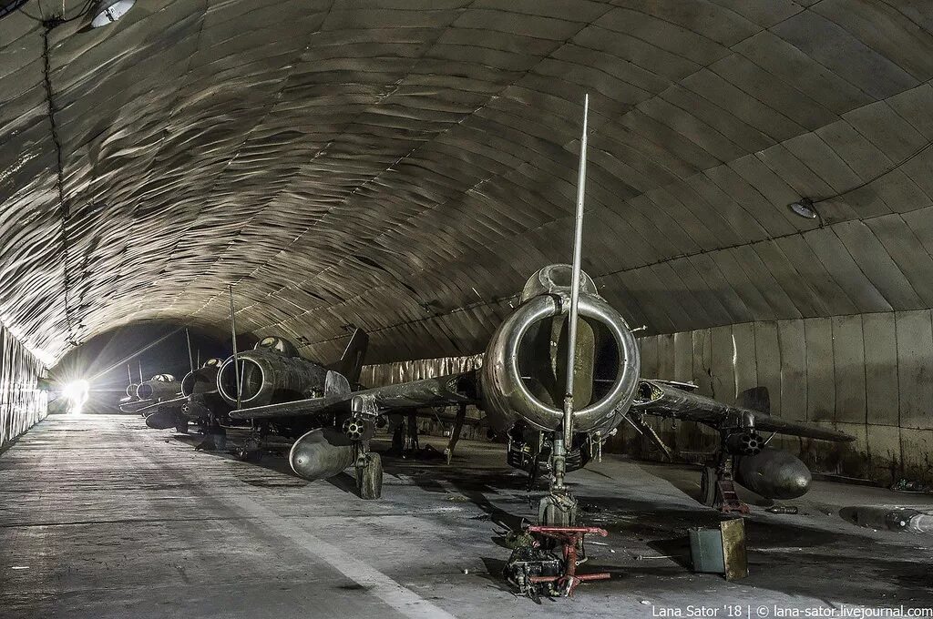 Заброшенные подземные авиабазы Восточной Европы. Авиабаза Желява. Подземный аэродром. Аэродром в скале