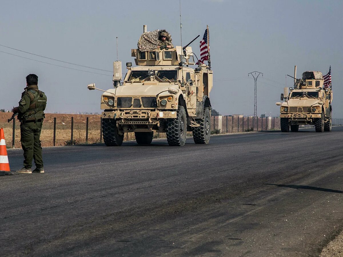 Военная колонна США В Ираке. Колонна армии США Сирия. Военный конвой США. Колонна военной техники США В Сирии.