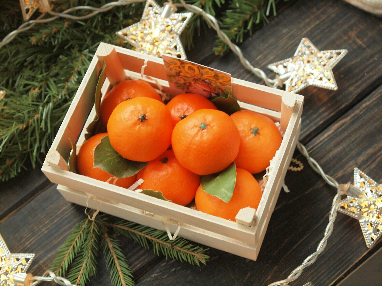 букет из мандарин и нобилиса. новогодний подарок мандарины. букет из мандаринов. композиция из мандаринов и еловых веток. новогодняя корзина с мандаринами.
