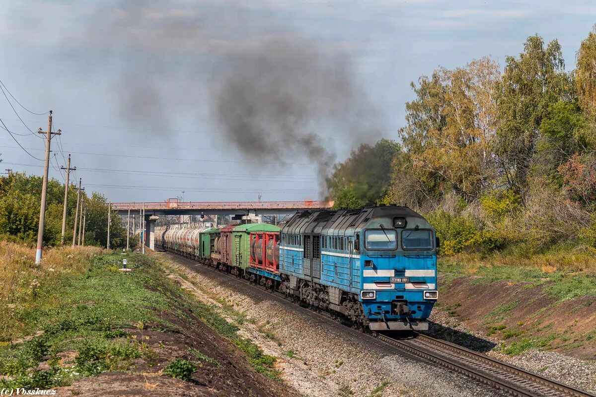 2тэ116у RAILGALLERY. 2тэ116 в Ростове. 2тэ116-1175, перегон Первомайськ — Кадиевка. 2тэ116 с пассажирским поездом.