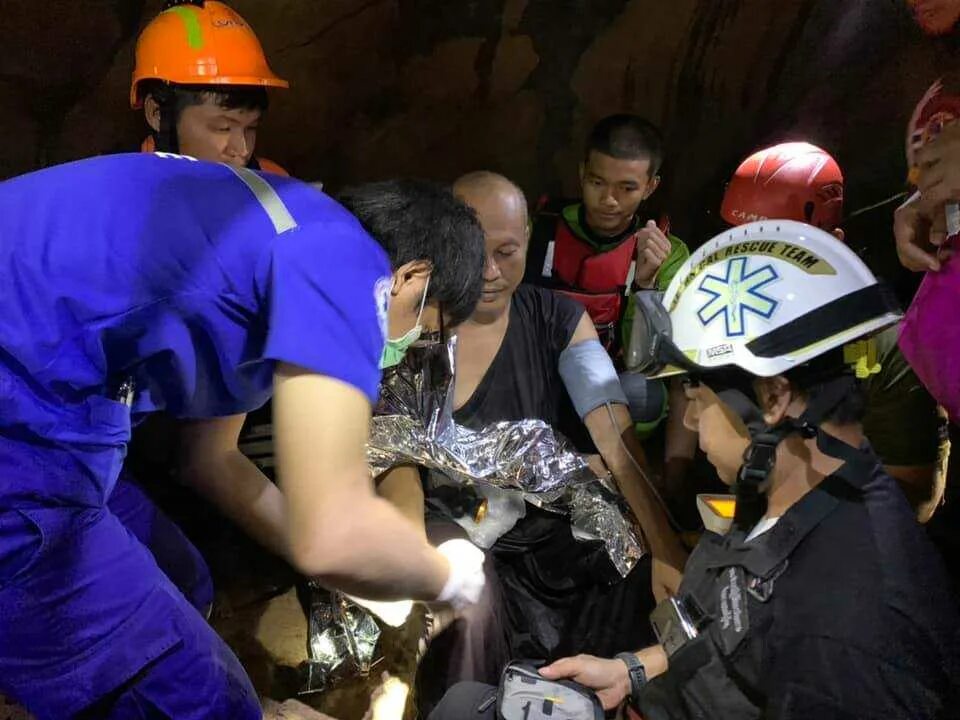 Спасательная операция в пещере Тхамлуангнангнон. Спасательная операция в Тайланде в пещере. Пещера в Тайланде. Пещера в Тайланде спасательная.