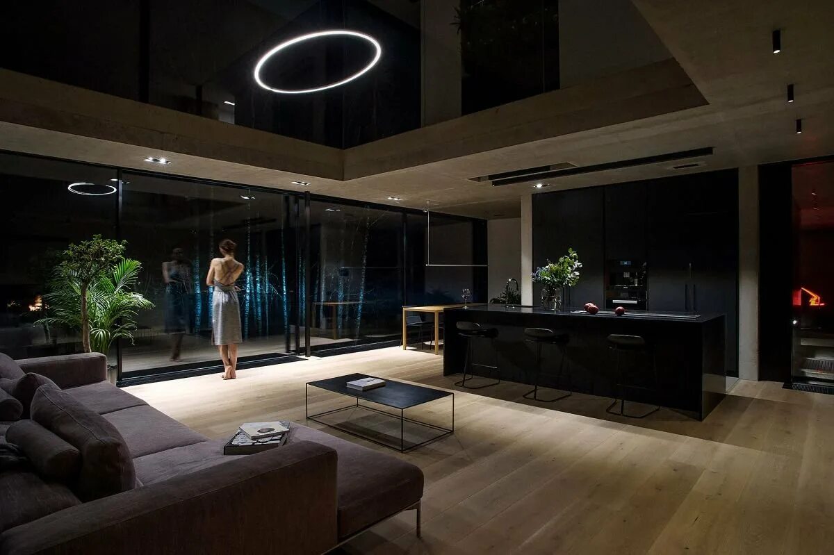 Крутые интерьеры квартир. Система умный дом в интерьере. Умный дом изнутри. Умный дом гостиная. Умный дом внутри.