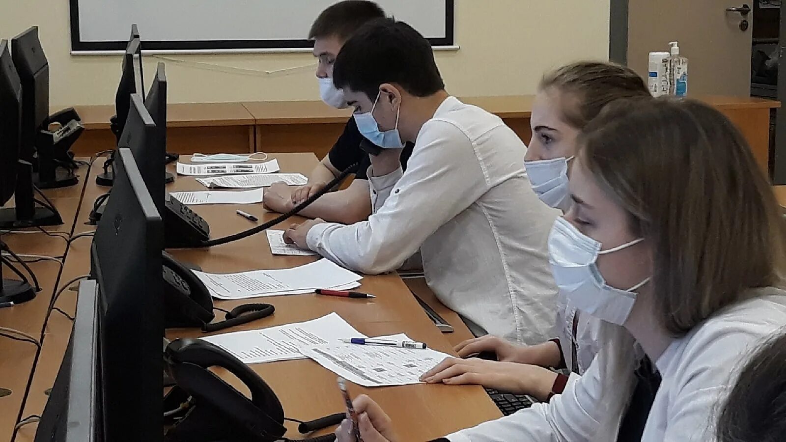 Аудиоконтроль в поликлинике. Поликлиника 3 сыктывкар главная медсестра. Многопрофильный колледж салехард. Городская поликлиника 3 петрозаводск. Медицинская сестра приемного отделения.