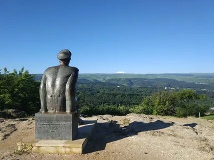 Памятник лермонтову в кисловодске на горе