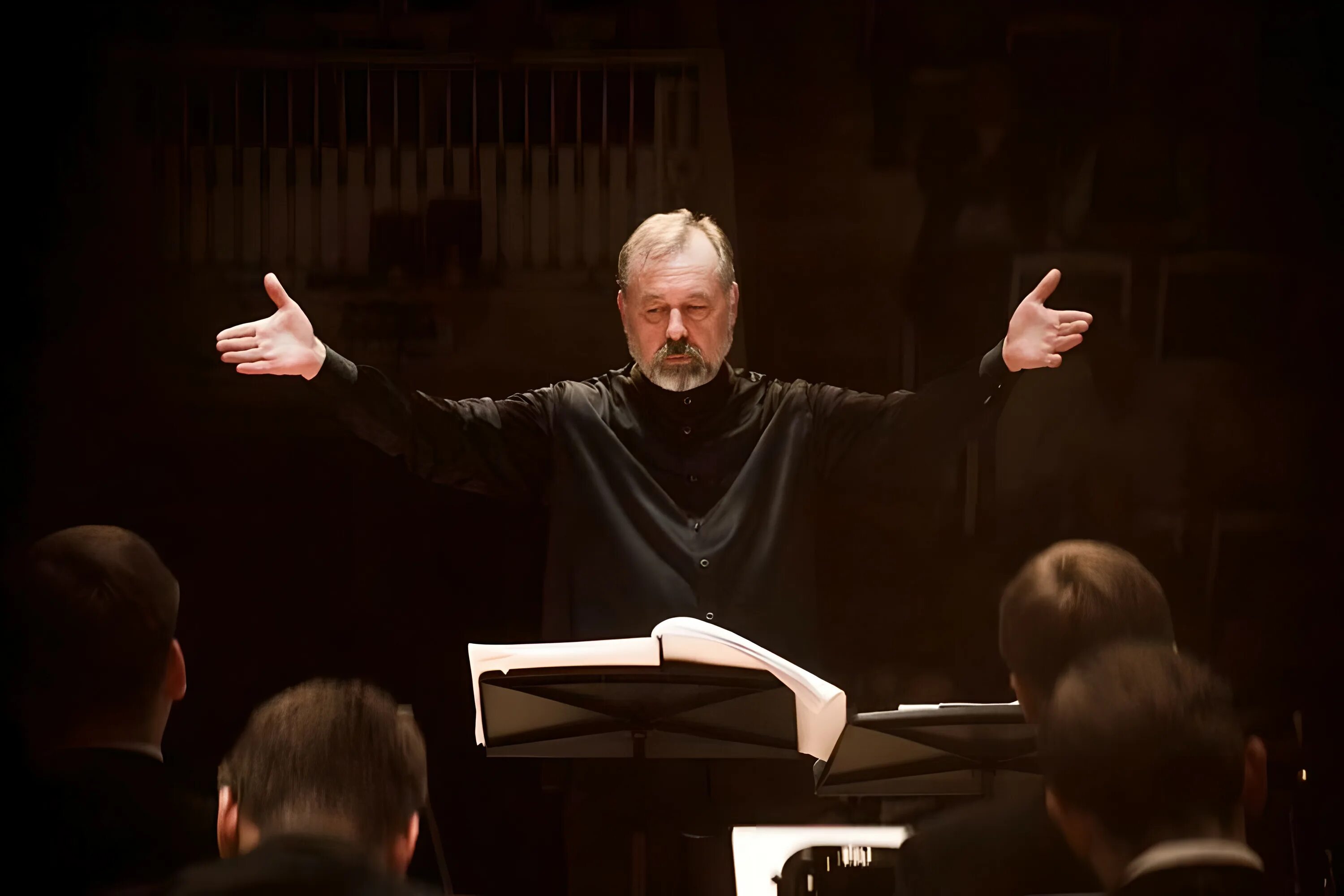 камерный оркестр виртуозы москвы. , 52, стр. концерт в светлановском зале дома музыки. дом музыки апрель 2024. московский международный дом музыки (ммдм).