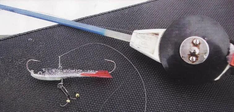 нужен ли поводок на балансир зимой