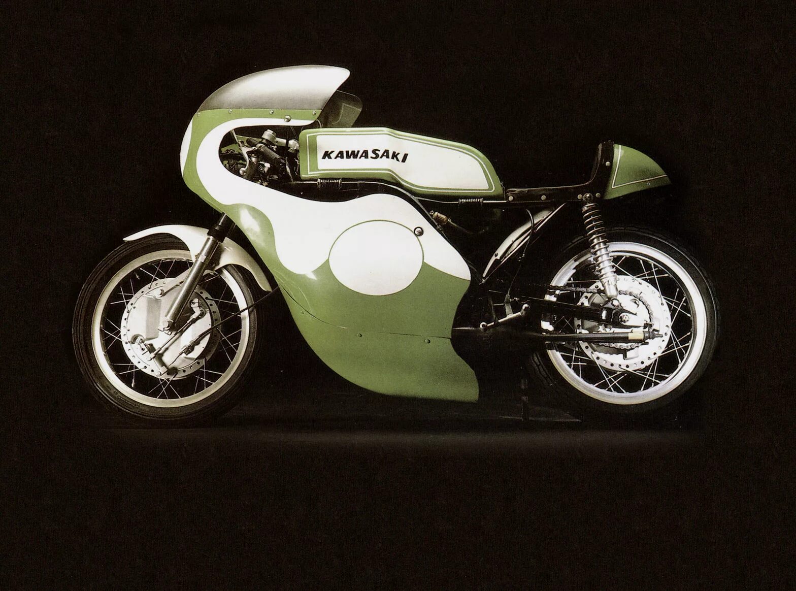 Kawasaki nsr 50. Первый кавасаки. Kawasaki h2 кастом. Meihatsu 125. Kawasaki kr-1s.