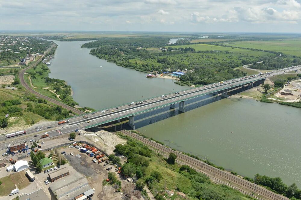 Аксай ростовская. Река Дон, город Аксай Ростовской области. Город Ростов на Дону река Дон Аксайский мост. Аксайский мост через Дон. Мост через Дон в Аксае.